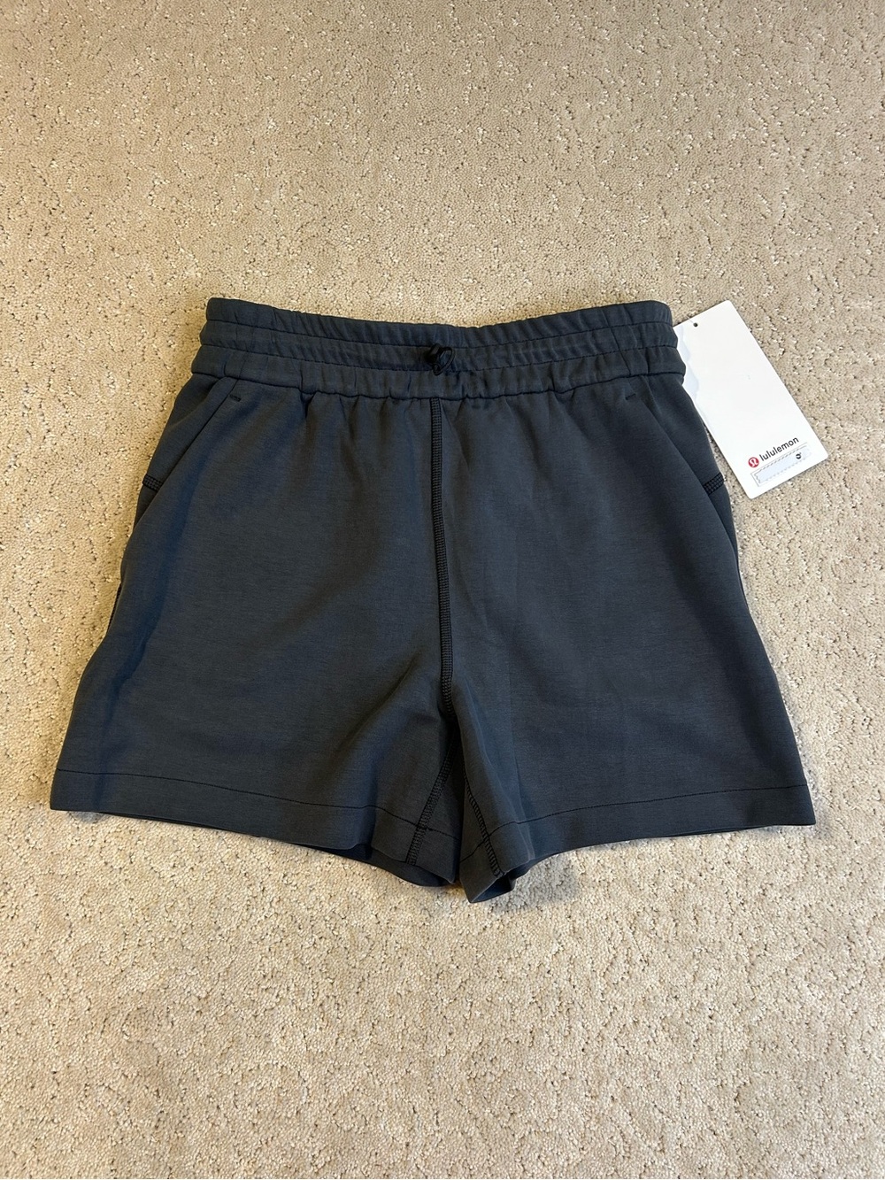 NWT Women’s Lululemon SOFTSTREME HR SHORT 4" Shorts In Black SIZE 4
